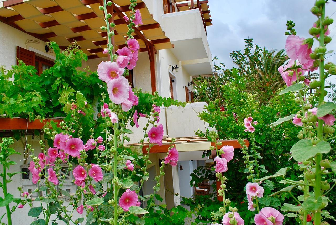 Deluxe Studios & Suites Ageri-Milos Adamantas  Exterior foto